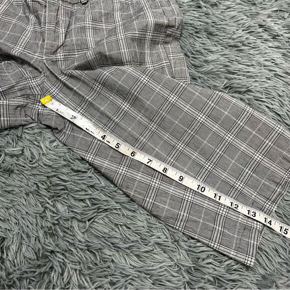 Dockers Mid Rise Curvy Plaid Shorts Size 6P - Picture 6 of 7